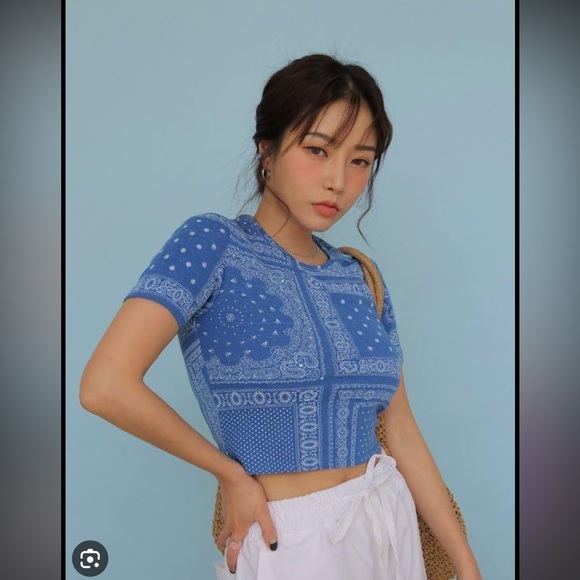 Stylenanda 3ce black Paisley cropped baby tee t shirt - Picture 1 of 10